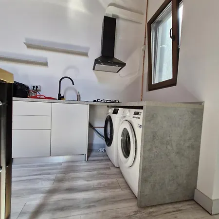 Small Attic Room With Private Bathroom Bucureşti Exterior foto